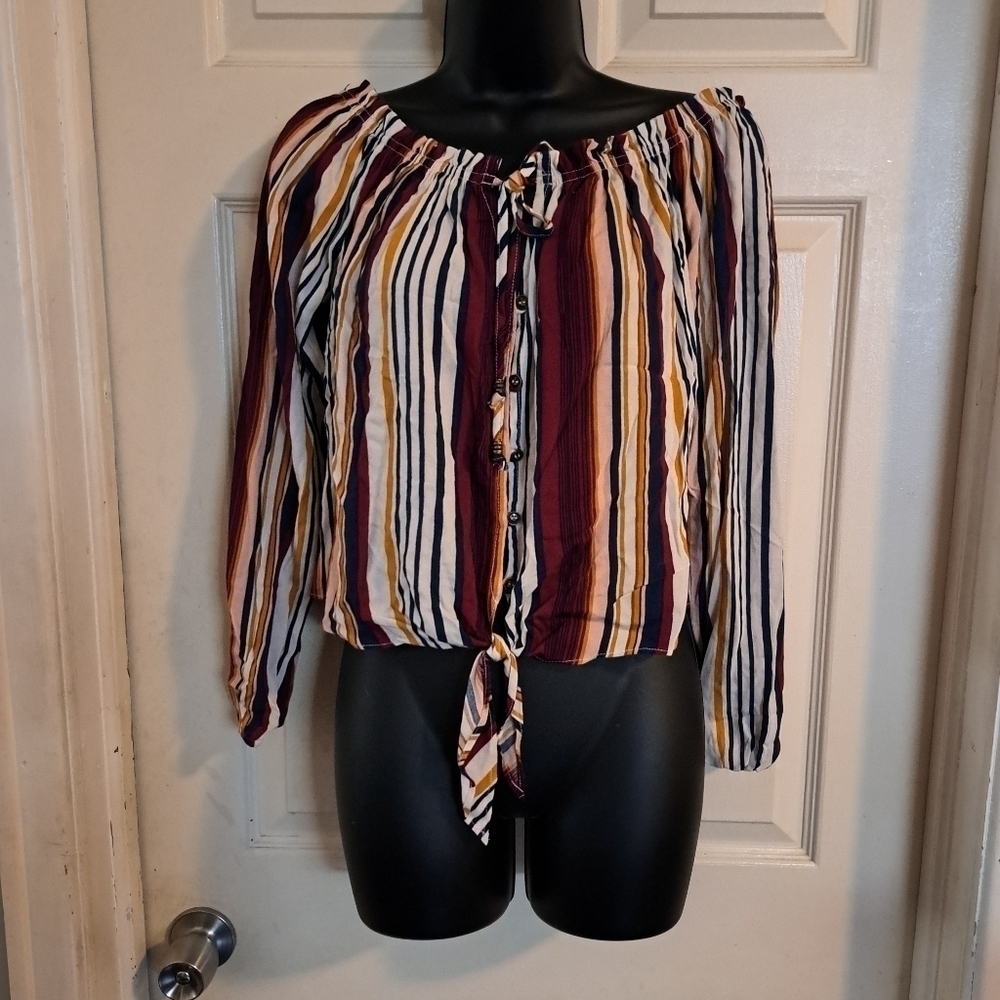 Rewind off shoulder blouse size small A-20 5/$25